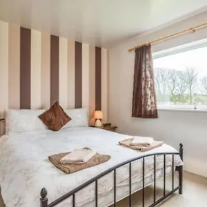 Idyllic Cottage, With Sea Views, Sleeps 6 Holiday home Whitby